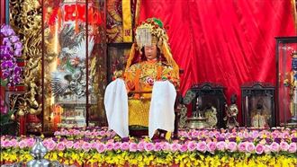 白沙屯媽祖出神龕！九萬信眾追隨