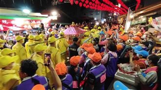 白沙屯媽啟程　粉紅超跑長征畫面壯觀