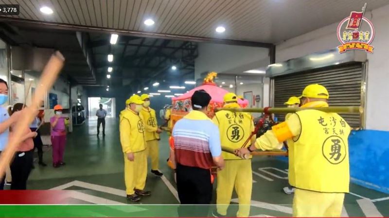 白沙屯媽連9年衝車廠　員工感動下跪