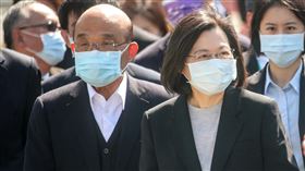 總統出席228紀念儀式（2）總統蔡英文（前中）、行政院長蘇貞昌（前左）28日上午在基隆，出席228事件75週年中樞紀念儀式。中央社記者吳家昇攝  111年2月28日