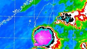 強對流壓境！鄭明典示警：紫色的來了　屏東狂炸230毫米▲（圖／翻攝自鄭明典臉書）

