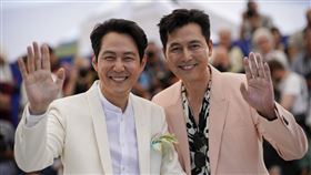 李政宰（左）和鄭雨盛（右）亮相坎城。（圖／美聯社／達志影像）