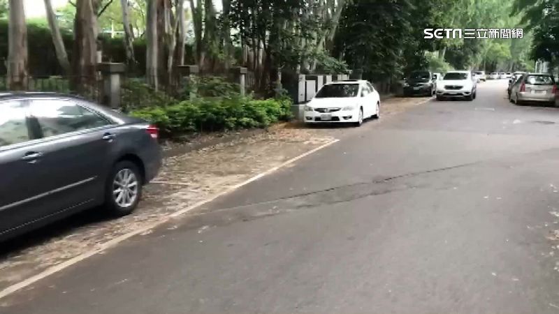 躲20元停車費！不停車格只停紅線
