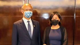 行政院政委鄧振中、美國貿易代表戴琪（Katherine Tai）(翻攝自美國貿易代表署發言人推特)