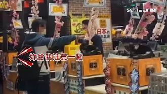 逛賣場未戴好口罩遭勸　男拍桌嗆店員