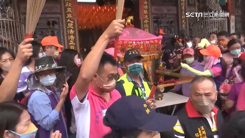 粉紅超跑啟動！信眾擠爆溪湖福安宮