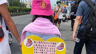 感人！早產小女孩徒步跟隨白沙屯媽祖