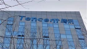 騰訊公布財報  當局監管衝擊廣告收入騰訊23日公布2021年財報，總營收年增16%。其中，當局對補教業、遊戲產業和房地產的監管影響到騰訊的廣告營收。圖為騰訊上海總部大樓外觀。中央社記者張淑伶上海攝  111年3月24日