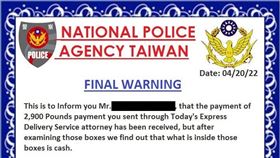 ▲張男收到電子郵件，說包裹夾帶現金被查獲，要繳報關費，否則沒收，報關費將被用在俄烏戰爭上。郵件並附上全英文的「警政署長署名」公文，但張男發現根本是造假。（圖／翻攝畫面）