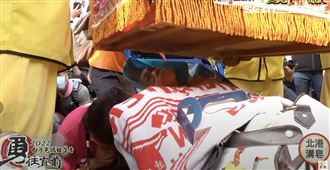 粉紅超跑急衝！白沙屯媽加持病童淚崩