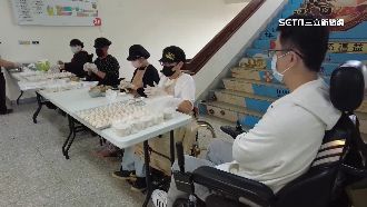 衛生局加班忙翻　脊髓病友包水餃送暖