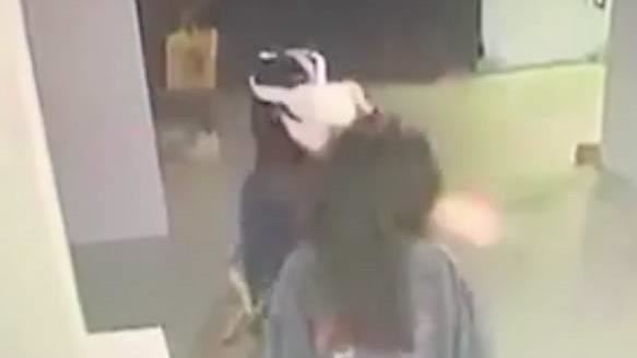 女大生打工顧展場　卻遭大媽突搧巴掌