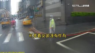 獨／小黃違停礙公車　騎士控義交無視