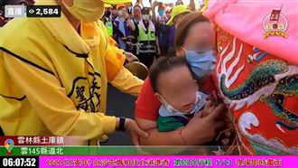 有神蹟! 母帶遲緩兒跪求白沙屯媽祖