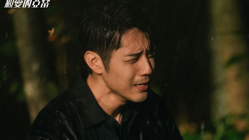 雨中崩潰爆哭　胡宇威狼狽險飆髒話