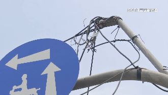 大車拉扯垂降電線　號誌燈月故障3次