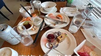要熄燈就擺爛？客怨吃到飽髒盤不收