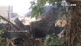 獨／萬丹農地遭堆廢棄物　遇雨冒白煙