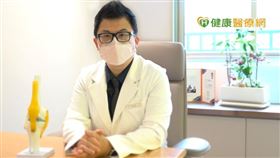 饒瑞悌醫師提醒，民眾在進行運動前，一定要好好熱身，協助減少運動傷害發生的機率；運動後也別忘記做簡單的收身操，因為運動的同時，多少都會拉扯到肌肉，進而造成軟組織輕微的出血。