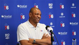 ▲湖人仍想要76人總教練「老河流」（Doc Rivers）。（圖／美聯社／達志影像）