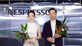 ▲Nespresso 2022 年永續體驗展「未來花園」展區以花園生長為概念，呈現Nespresso 全球永續計畫成果，（圖左）Nespresso咖啡永續大使許瑋甯、（圖右）Nespresso台灣事業部總監盧翰霖（圖／業者提供）