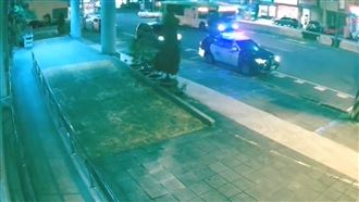 感動！台中確診嬰抽搐　警開道送醫