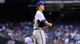 ▲3.2局挨2轟掉7分，葛蘭基（Zack Greinke）本季最慘一役。（圖／美聯社／達志影像）