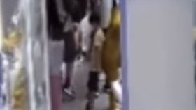 天線寶寶,男童,靠倒,（圖／翻攝自YT）