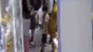 童靠倒20萬天線寶寶　監視器畫面曝