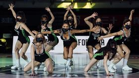 ▲FormosaSexy榮獲年度最佳啦啦隊。（圖／翻攝自FormosaSexy臉書）