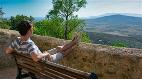 爸媽月給7萬零用錢！他爽辭職回家「躺平」嗨曝養老作息（示意圖／翻攝自Pixabay）