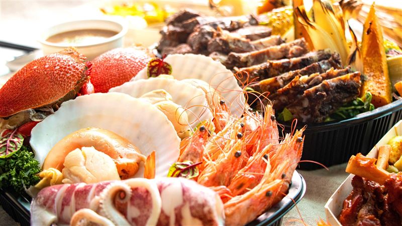 飯店豪推外帶　海鮮、牛排自取裝到滿