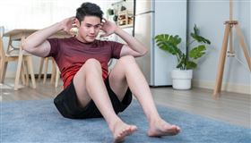 額外的運動鍛鍊都可以延長壽命。每天增加10分鐘的運動，可降低6.9%的死亡率；每天運動20分鐘，死亡率相當於下降13%；每天運動30分鐘死亡率降低達到16.9%。每周150分鐘中等強度運動是最佳目標。與其長時間久坐不動，到周末才大量運動，Lee建議將150分鐘拆解成每天30分鐘的運動量，利用快走、爬樓梯，只要能增加呼吸及心率的方式皆屬可行。