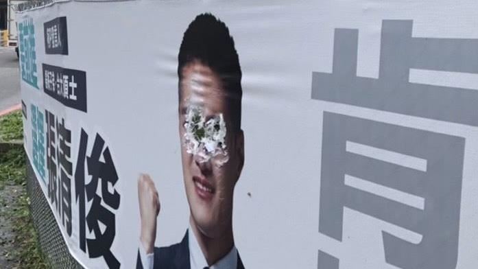 不只黃捷！「他」選桃園布條也遭割眼