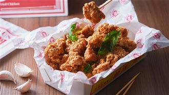 師園鹽酥雞炸蟑螂　業者公開道歉曝補償