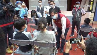 鄭市長視察國小入校接種BNT疫苗