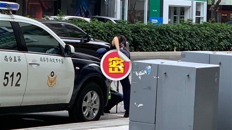 女警認真值勤　姿勢太撩…網暴動