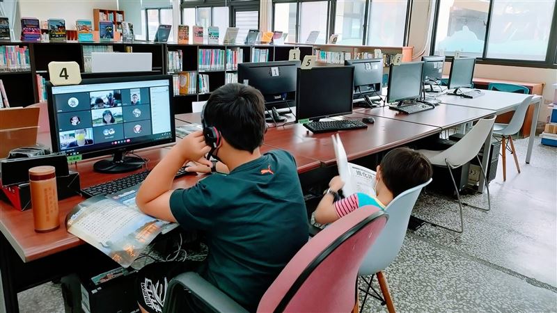 男童到圖書館上網課　館方1舉動惹淚