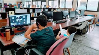 男童到圖書館上網課　館方1舉動惹淚