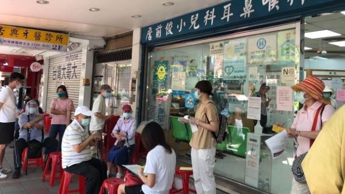 直擊／快篩陽＝確診　診所預約多6成