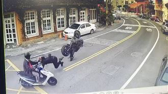 驚悚片曝！重機急煞人車騰空噴飛一圈