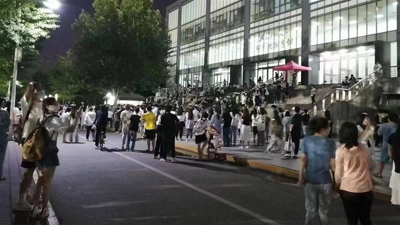 怒喊：我要回家！北京2大學抗議封校