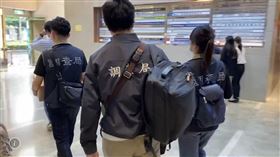 ▲4地檢署和調查局第2波針對中企/陸資違法在台挖角高科技人才案，兵分20路搜索10家公司，傳喚70人，帶回大批相關涉案資料。（圖／翻攝畫面）