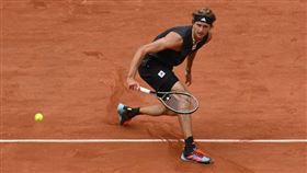 ▲法網賽會第3種子德國好手茲韋列夫（Alexander Zverev）次輪上演史詩級逆轉戲碼。（圖／翻攝自法網推特）