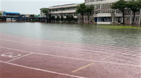 彰化伸港 淹水 水深及膝，暴雨　(圖／翻攝畫面)