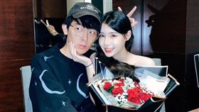 酷炫大方認愛女友柔柔美貌受網友熱議。（圖／翻攝自yuchinjou IG）