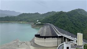 曾文等水庫總進水量達203萬公噸水利署南區水資源局人員指出，14日凌晨零時至下午5時，曾文水庫和烏山頭水庫共進水125萬公噸，南化水庫及甲仙攔河堰越域引水共進水78萬公噸，儘管集水區雨勢不大，總進水量也有203萬公噸。圖為曾文水庫。（南區水資源局提供）中央社記者張榮祥台南傳真  111年5月14日