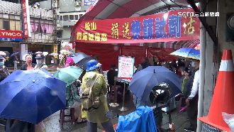 6千份快篩免費發！霞海城隍廟被排爆