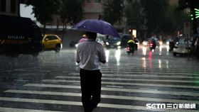 下雨(記者陳弋攝影)