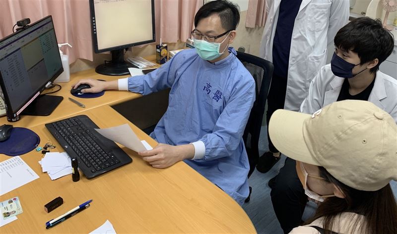 天熱腋下飄濃郁味　醫曝：2撇步消臭